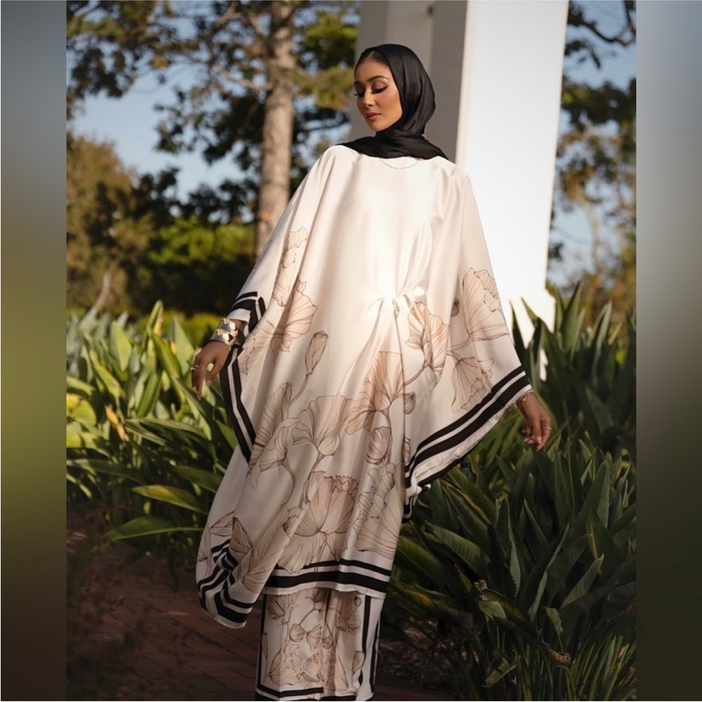 H&M Ramadan SOLD OUT - Elegant White Floral Kaftan Dress